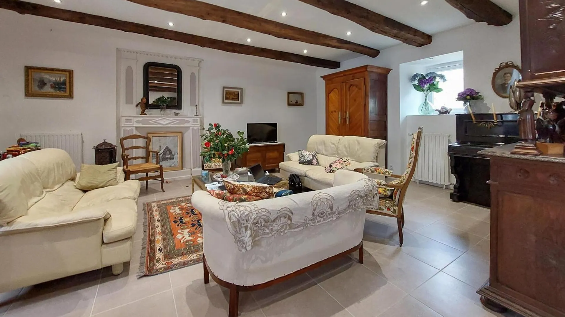Сasa de vacaciones 4 Bedroom Nice Home In Tredion Francia